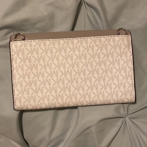 Michael kors wristlet set - Picture 2 of 4